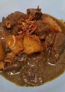 Semur Daging dan Kentang