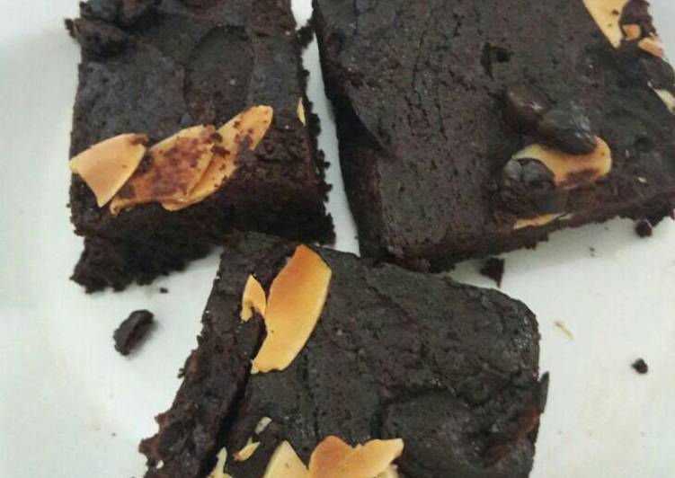  Resep  Brownies  panggang  topping almond  oleh ErwinA Cookpad