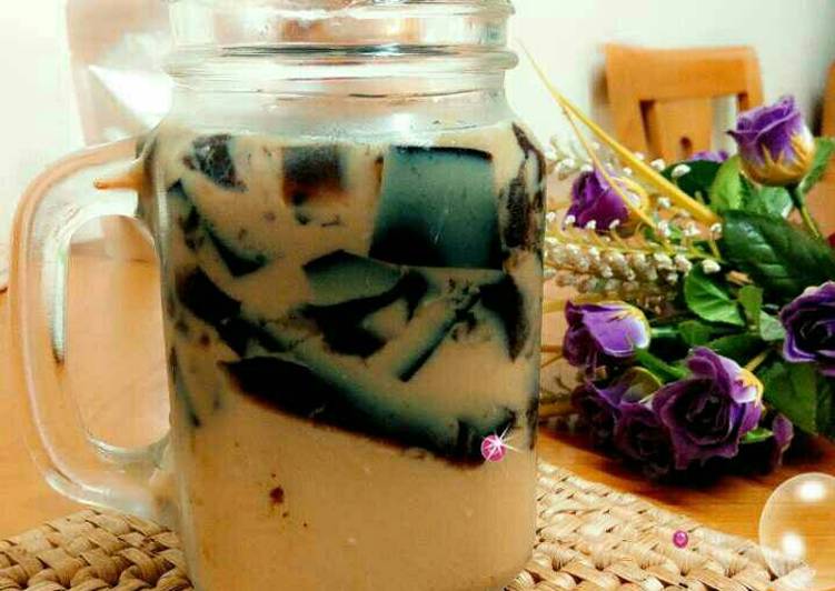 gambar untuk resep ? Ice Cincau Milk Tea ?