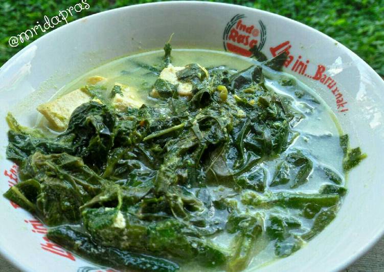 bahan dan cara membuat Sayur daun singkong ala wong ndeso