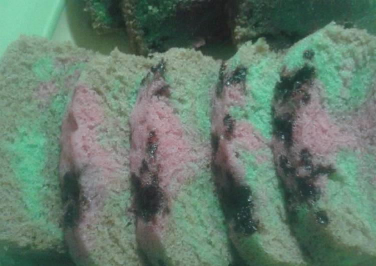 gambar untuk resep makanan Bolu pelangi isi coklat