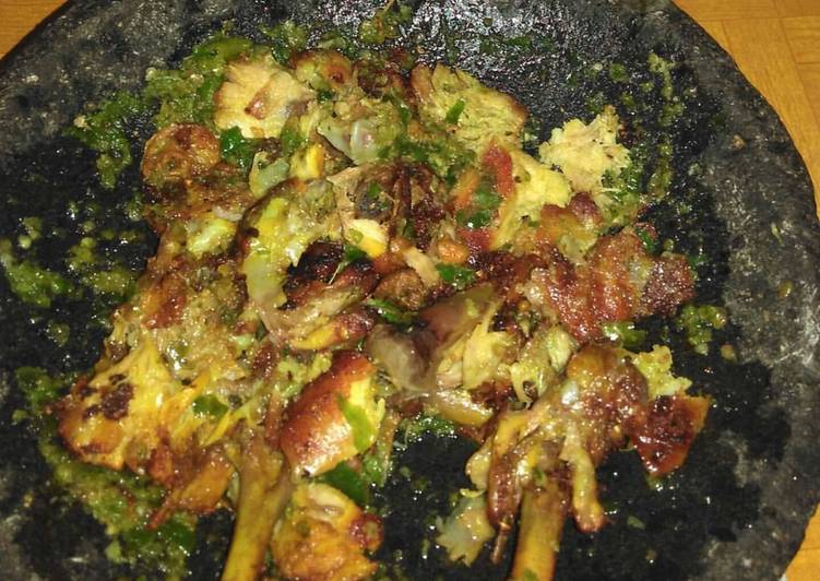 Resep Ayam Penyet Cabe Ijo Oleh Rina - Aneka Resep Masakan