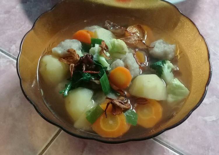 bahan dan cara membuat Sop Bakso Ikan