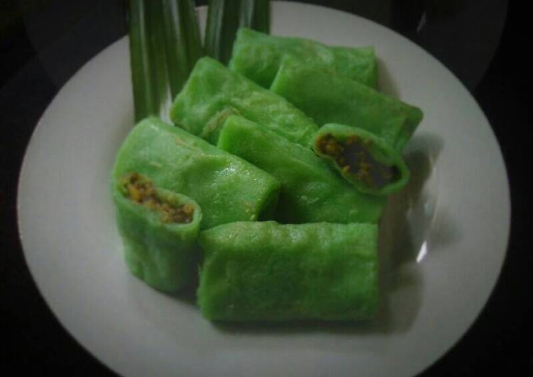 Resep Dadar Gulung Pandan Isi Kacang Hijau (Ekonomis) Dari Rahma Odhong