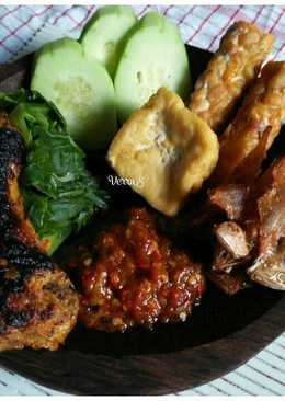 Pecel ayam sambel terasi