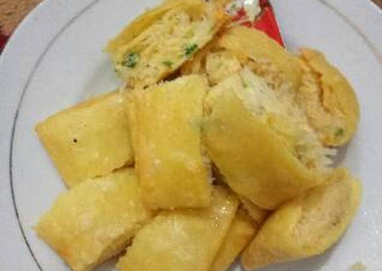 Resep Lumpia telur bebek isi ayam suwir bihun ala mom's Riqqi By Mutia
Corina