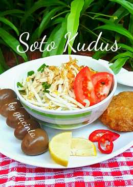 Soto Kudus (Soto ayam dengan Perkedel dan Sate Telur Pindang)