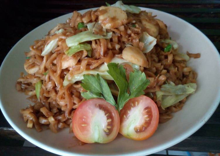 bahan dan cara membuat Mie goreng baso ayam