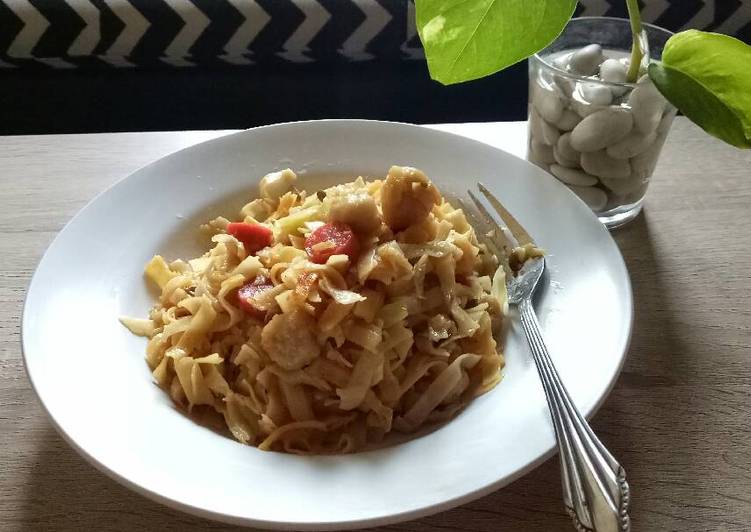 cara membuat Kwetiaw Goreng Sosis Bakso