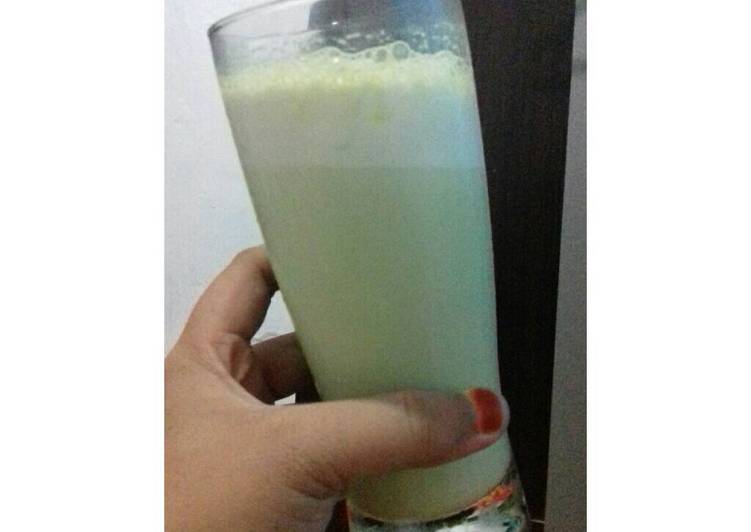 bahan dan cara membuat Ice green tea latte