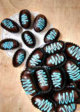 Kurma coklat isi kacang