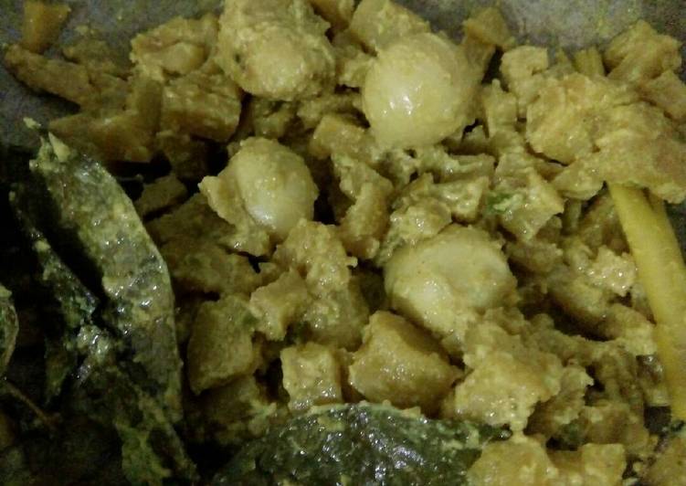 resep lengkap untuk Kentang Telur Puyuh Bumbu Kuning endeees ??????