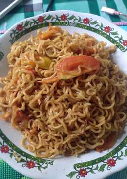 Indomie kaldu ayam goreng