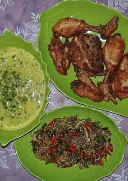 Ayam goreng,gulai daun ubi tumbuk,sambel bawang+teri