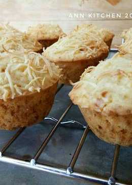 Cheese yoghurt muffin