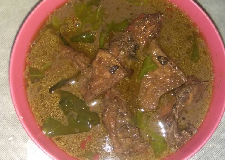 bahan dan cara membuat Rawon ayam santan