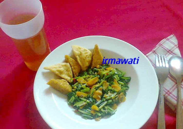 cara membuat Tumis Sawi Hijau-Wortel dan Tahu-Tempe Goreng #srpn5