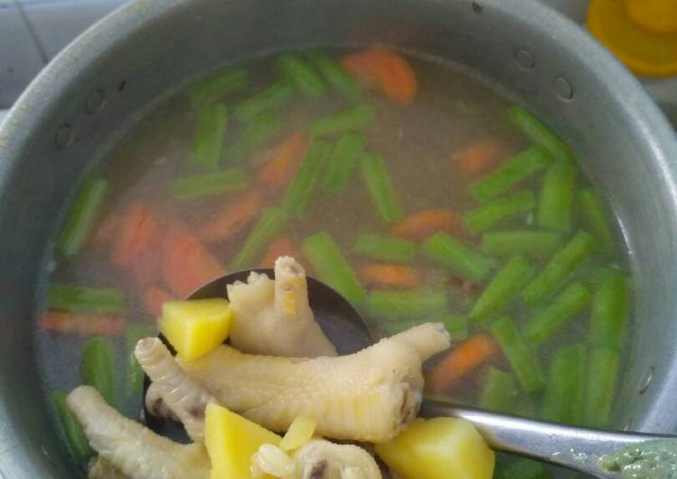 Resep Sup ceker ayam simple Karya Chiovita Septyantika