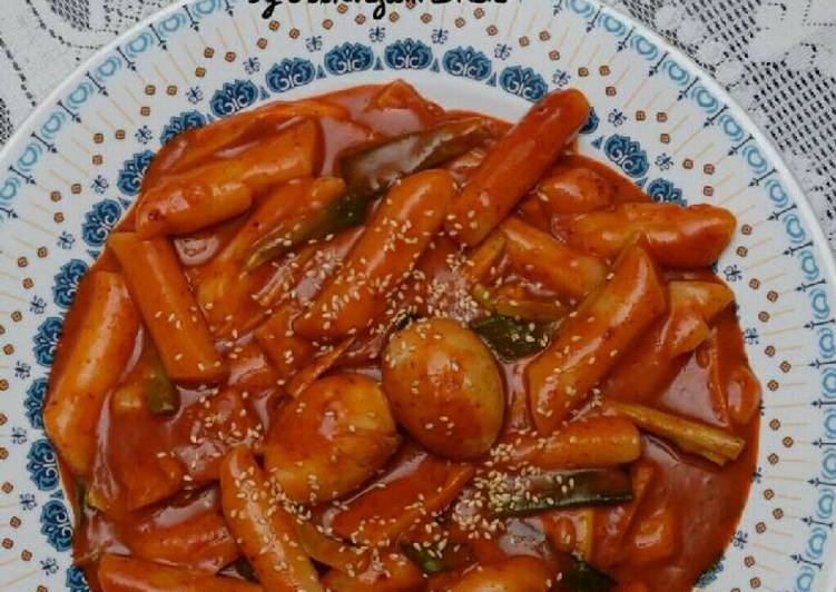resep masakan Tteokbokki (Korean Spicy Rice Cakes)