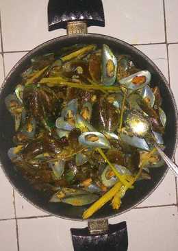 Kerang bumbu kuning