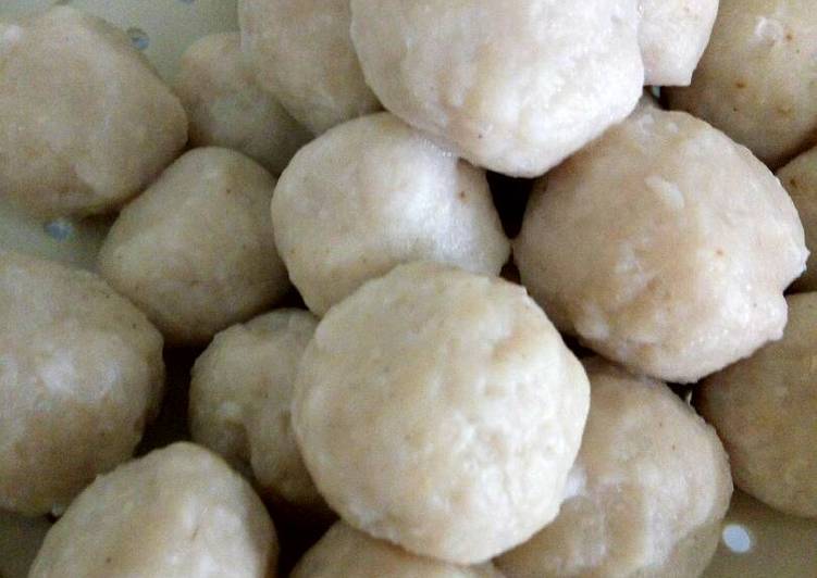 bahan dan cara membuat Bakso Ayam