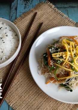 Vegetables Japchae (Korean Stir Fried Glass Noodles)