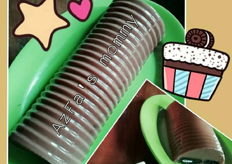 gambar untuk cara membuat Puding coklat lapis oreo