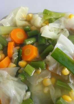 Sop sayuran bakso