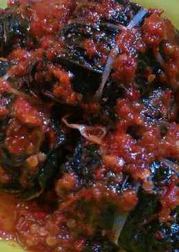Buntil daun singkong yummy(isi kelapa n ikan pindang asin)