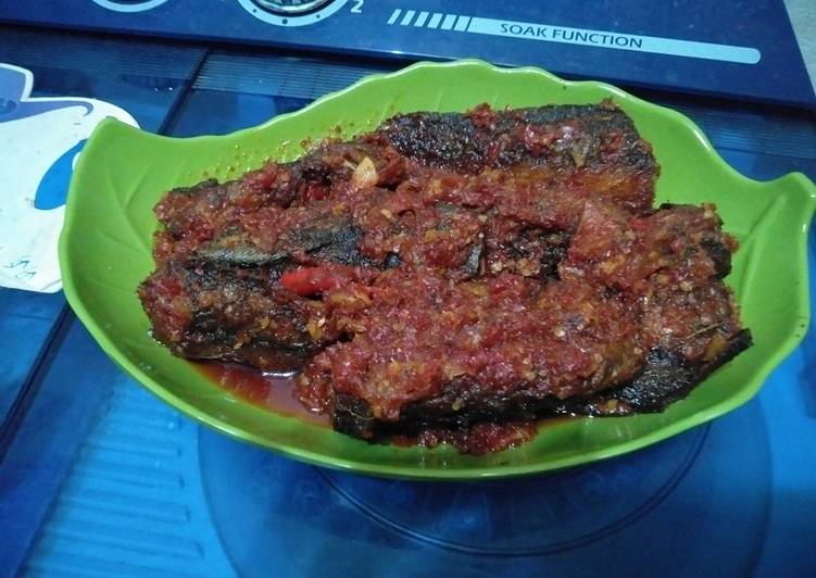 bahan dan cara membuat Lele goreng sambalado