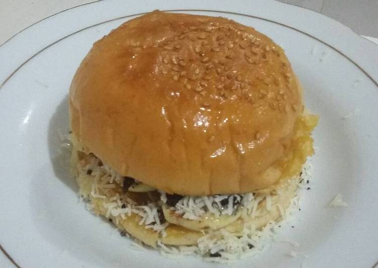 bahan dan cara membuat Burger oreo pisang (Bureo)