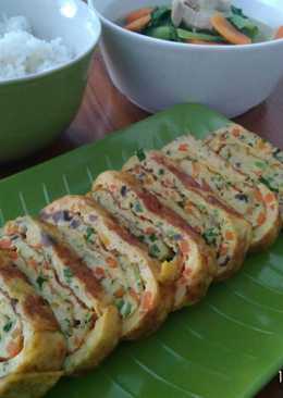 Gyeran mari / Tamagoyaki / Telur dadar gulung/ Egg roll w/ vegie