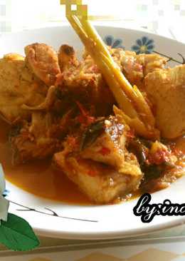 Ayam dan ikan pari asap bumbu pedas