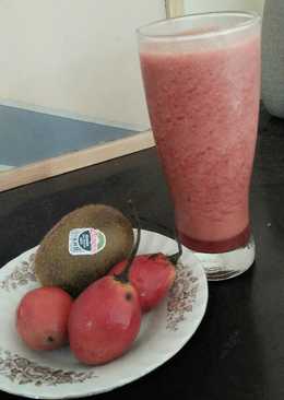 Smoothies kiwi with terong belanda