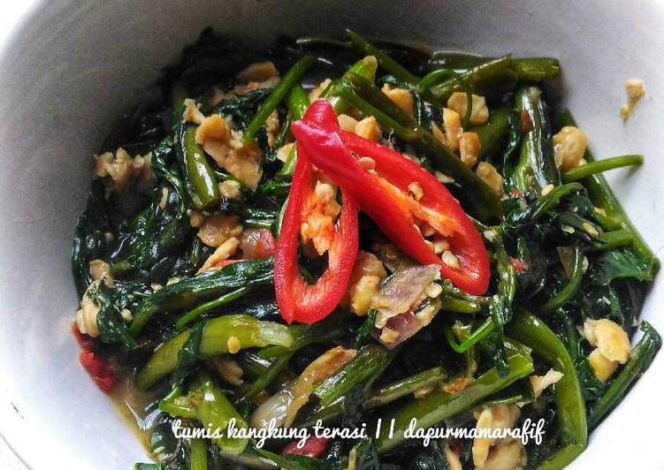 cara membuat Tumis kangkung terasi