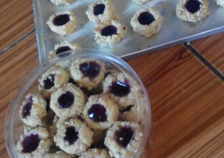 resep lengkap untuk Peanut Blueberry Thumbprint Cookies