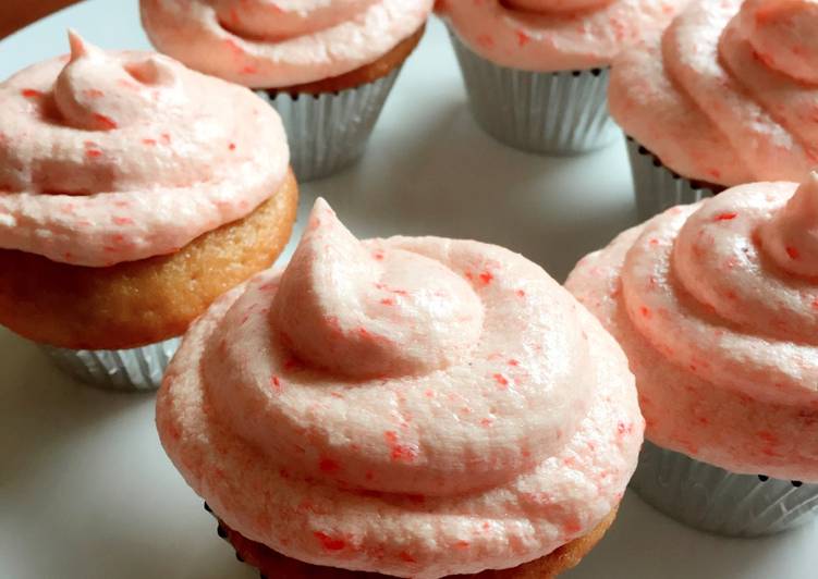 resep lengkap untuk Vanilla Cupcake with Strawberry Cream Cheese Frosting