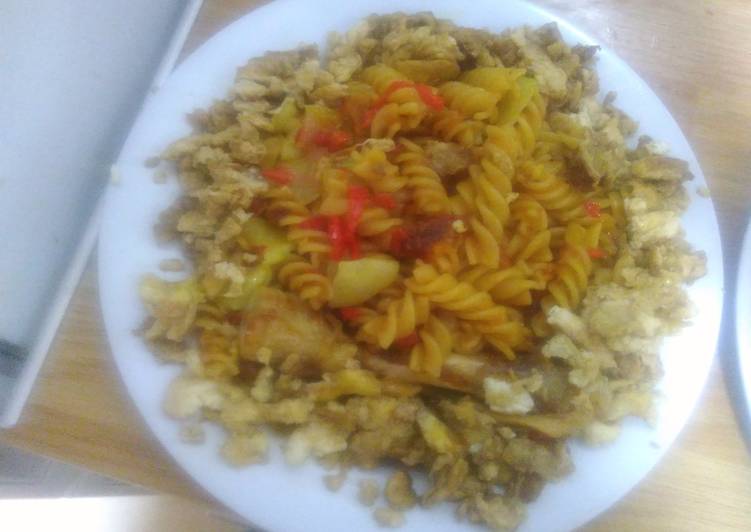 resep lengkap untuk Spicy fusilli with brown scrambled eggs