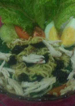 Mie instan topping ayam, nori