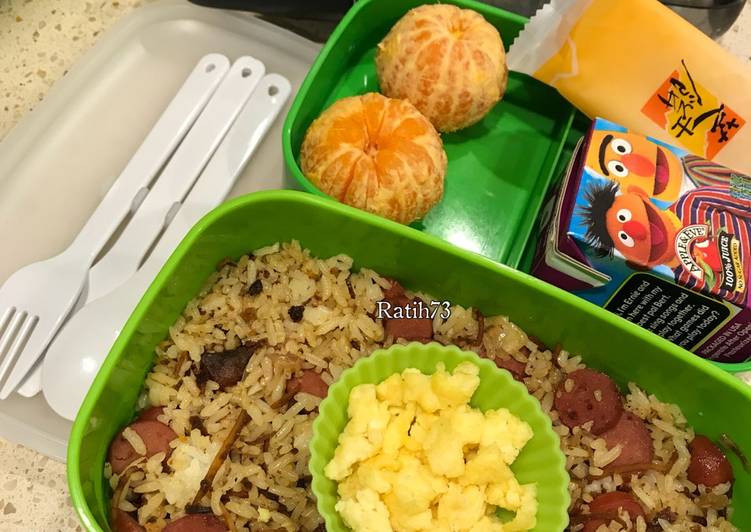 resep lengkap untuk Fried Rice and Scrambled Eggs Bekal Anak