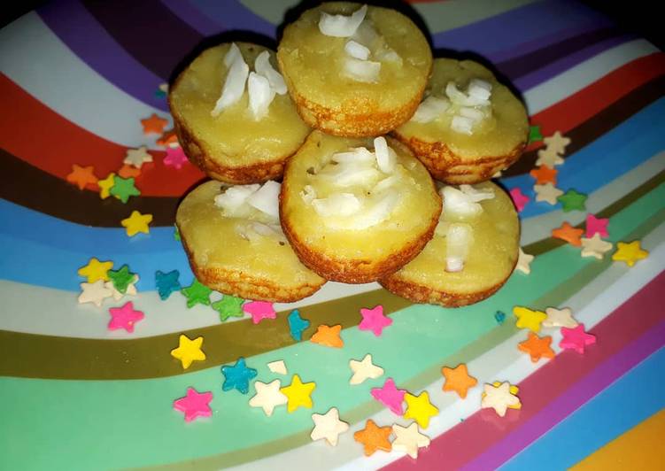 Kue Lumpur kentang topping kelapa muda