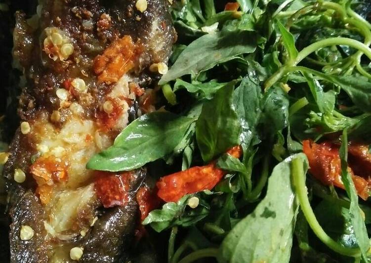 resep masakan Pecak lele kemangi sambal korek