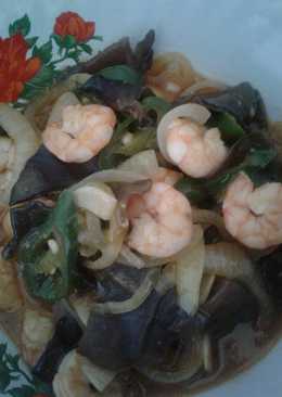 Tumis udang-jamur kuping saus tiram