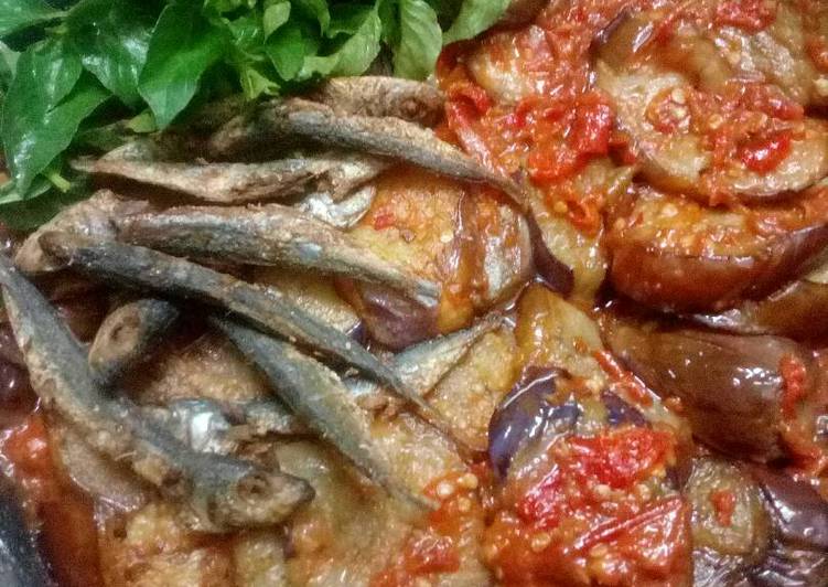 resep makanan Penyet terong ikan asin alananda