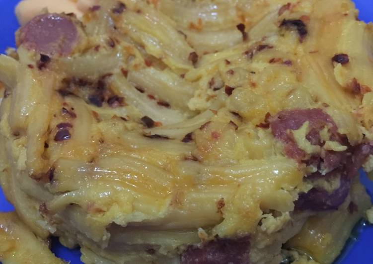 gambar untuk resep makanan Omelet isi macaroni cheese dan sosis (cooked with rice cooker)