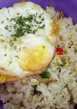 Nasi goreng putih ikan asin