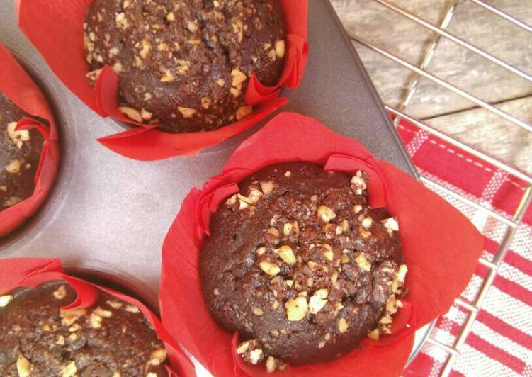 bahan dan cara membuat Dark Chocolate Peanut Muffin