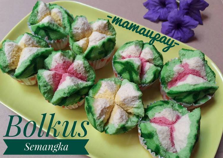 bahan dan cara membuat Bolu Kukus Mekar Semangka