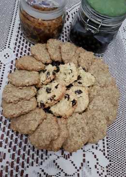 Oat crispy cookies (original, keju, chocochips, kismis, coffe)