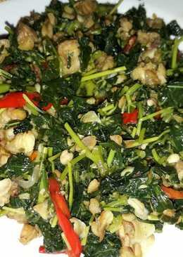 Tumis daun pepaya with tempe